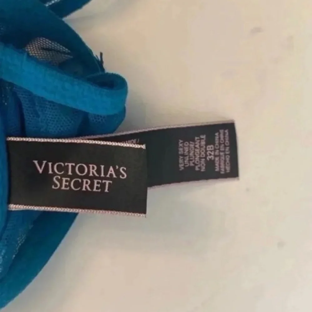 Victoria’s Secret Very sexy unlined  plunge lace women bralette